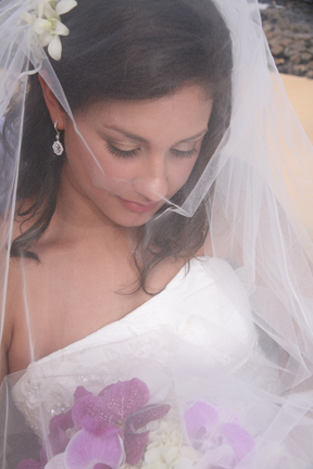 maui bride with veil at her wedding