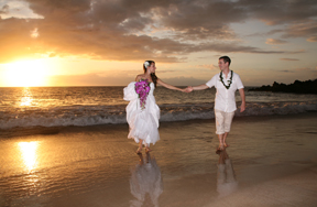 sunset photo at Hawaii Wedding