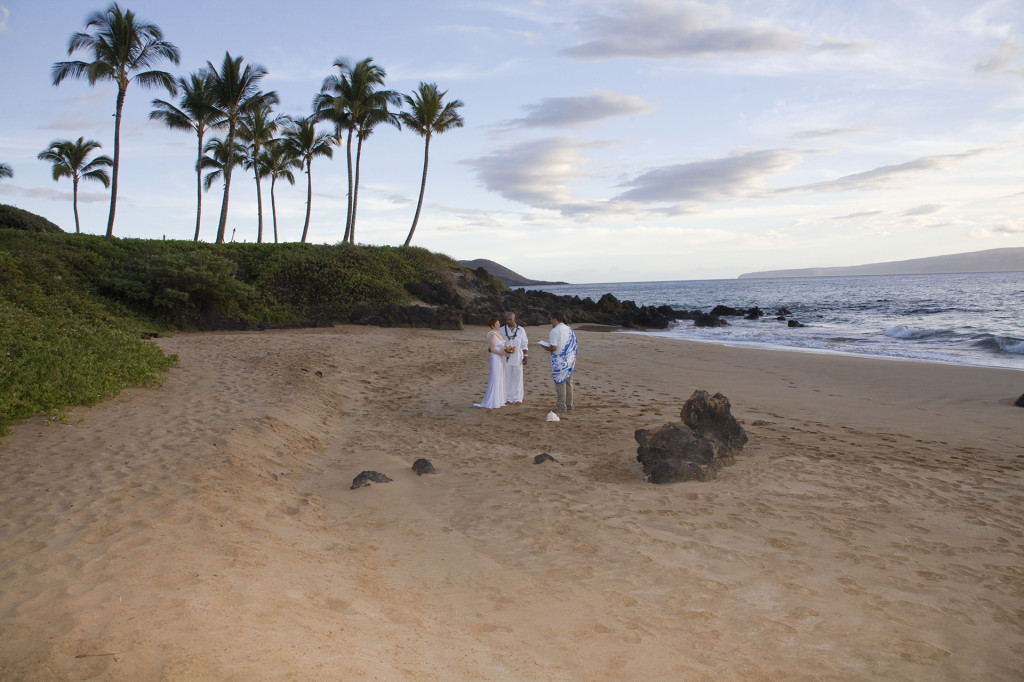 Hawaii wedding couple having their ceremony on Poolenalena Beach, Makena