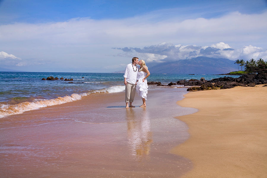 Lisa and ted opted not to have a maui sunset wedding but a beautiful morning wedding in Makena Maui, hawaii