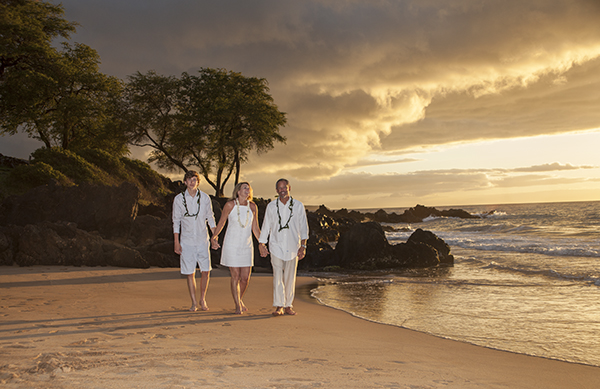 couple renew vows on Maluaka Beach Maui